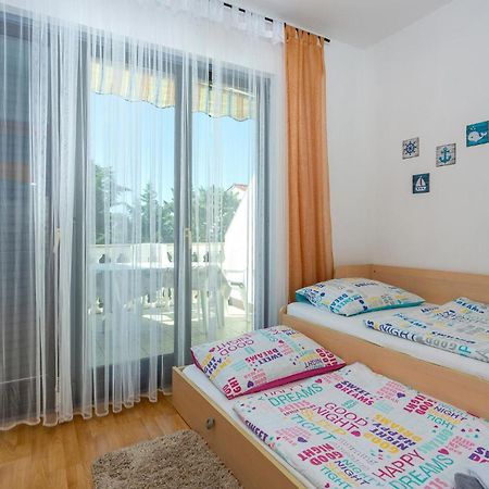 Beautiful Apartment In Malinska With Kitchen Zewnętrze zdjęcie