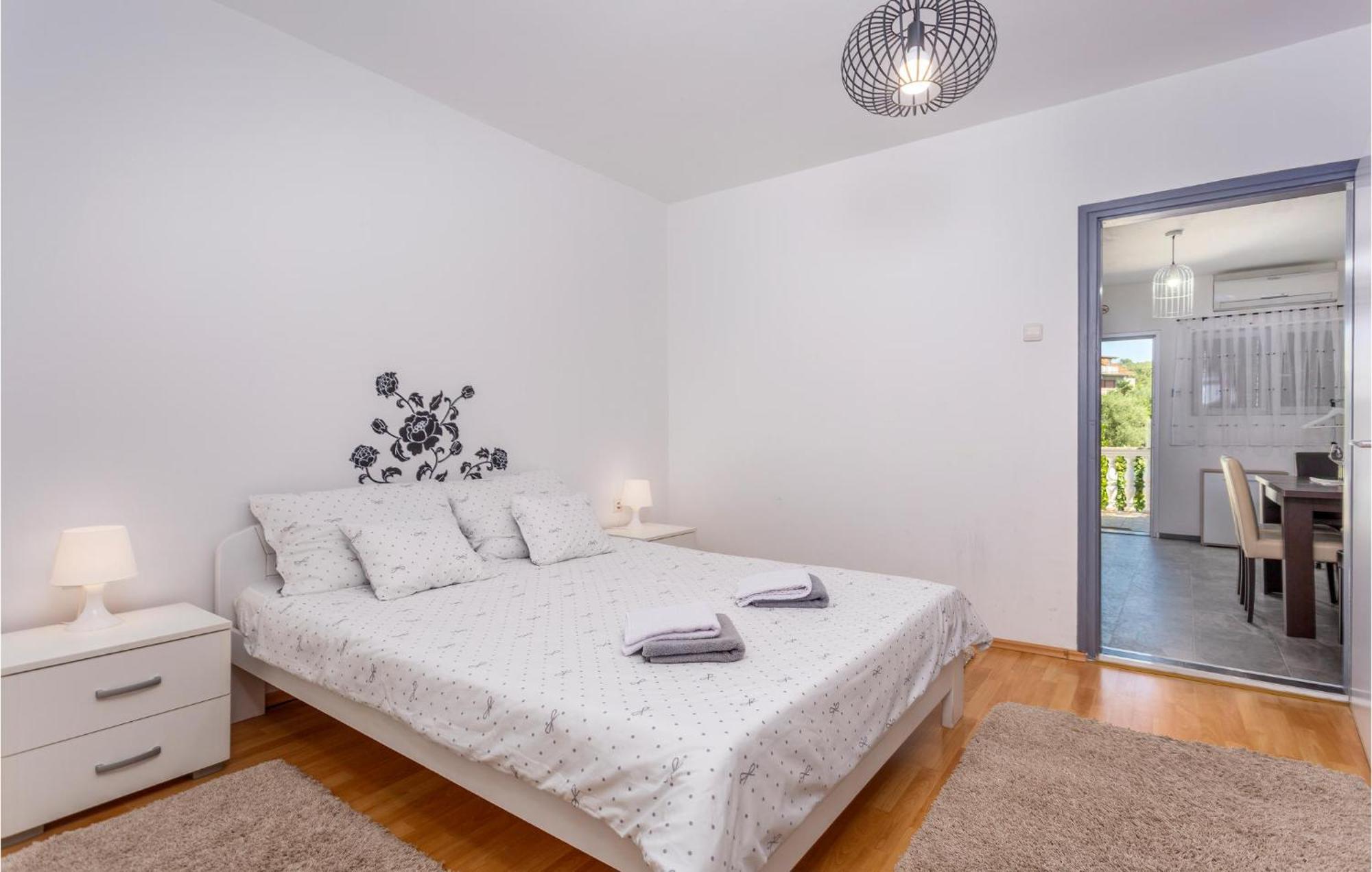Beautiful Apartment In Malinska With Kitchen Zewnętrze zdjęcie